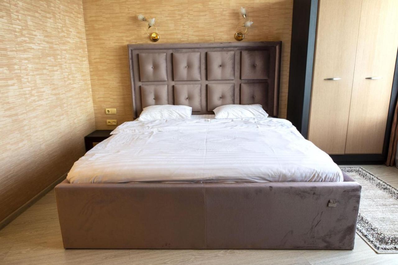 Seven Eleven Apartment Hotel In Most City دنيبروبيتروفسك المظهر الخارجي الصورة