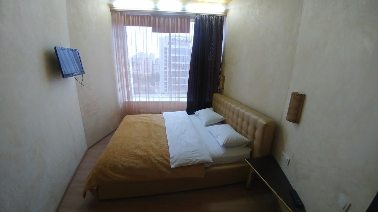 Seven Eleven Apartment Hotel In Most City دنيبروبيتروفسك المظهر الخارجي الصورة